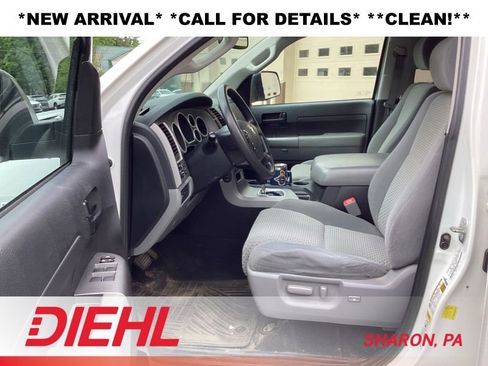 Used 2013 Toyota Tundra 4x4 CrewMax w/ SR5 Pkg image 9
