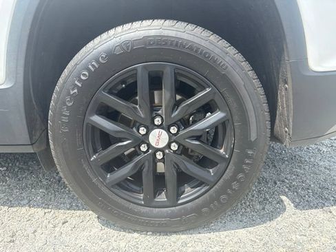 Used 2017 GMC Acadia SLT FWD image 18