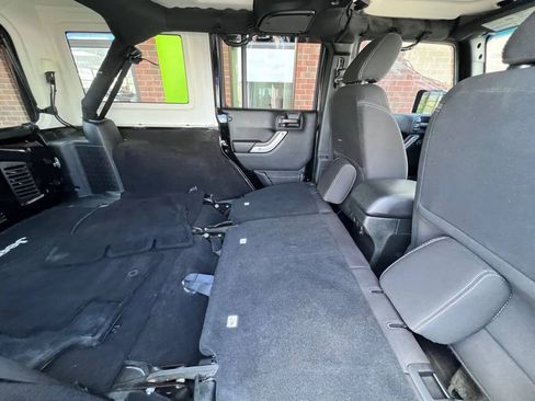 Used 2017 Jeep Wrangler Unlimited Sahara AWD/4WD image 17