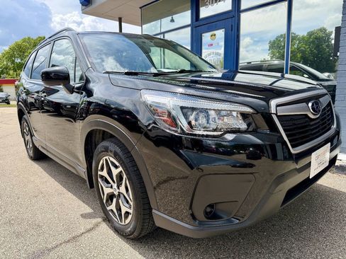 Used 2019 Subaru Forester Premium AWD/4WD image 4