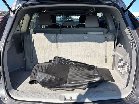 Used 2019 Toyota Highlander LE AWD/4WD image 39