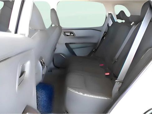 Used 2025 Nissan Rogue S FWD image 18
