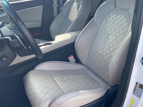 Used 2022 Genesis G70 3.3T image 11
