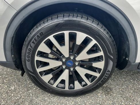 Used 2020 Ford Escape SE Sport image 17