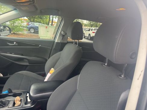 Used 2020 Kia Sorento L FWD image 16