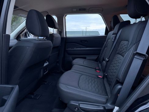 Used 2025 Nissan Pathfinder SV image 27