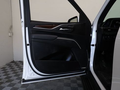 Used 2022 Cadillac Escalade ESV Premium Luxury w/ Performance Package AWD/4WD image 15