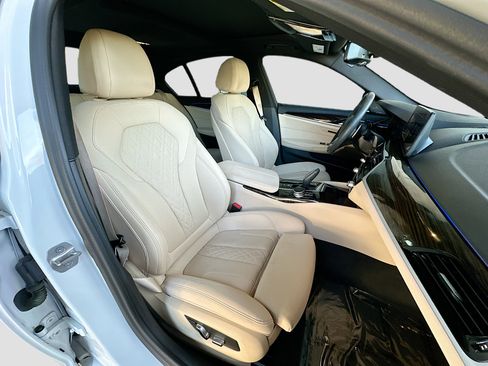 Certified 2023 BMW 530i w/ Premium Package image 30