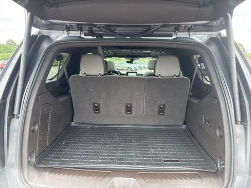 Used 2022 Chevrolet Suburban LT w/ Luxury Package RWD image 19