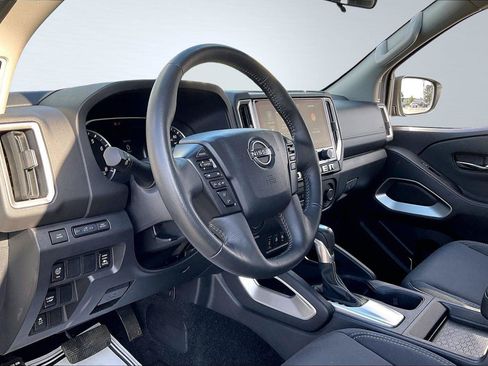 Used 2025 Nissan Frontier SV w/ SV Convenience Package RWD image 15