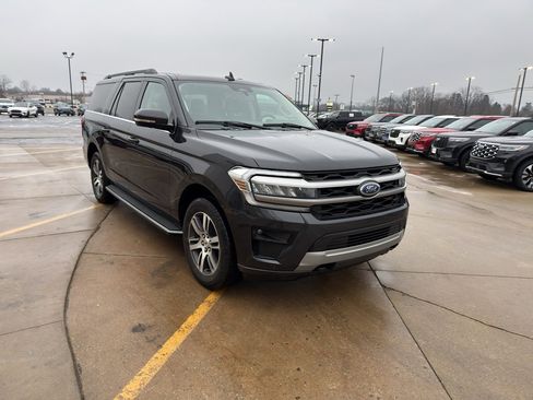Used 2023 Ford Expedition Max XLT image 7