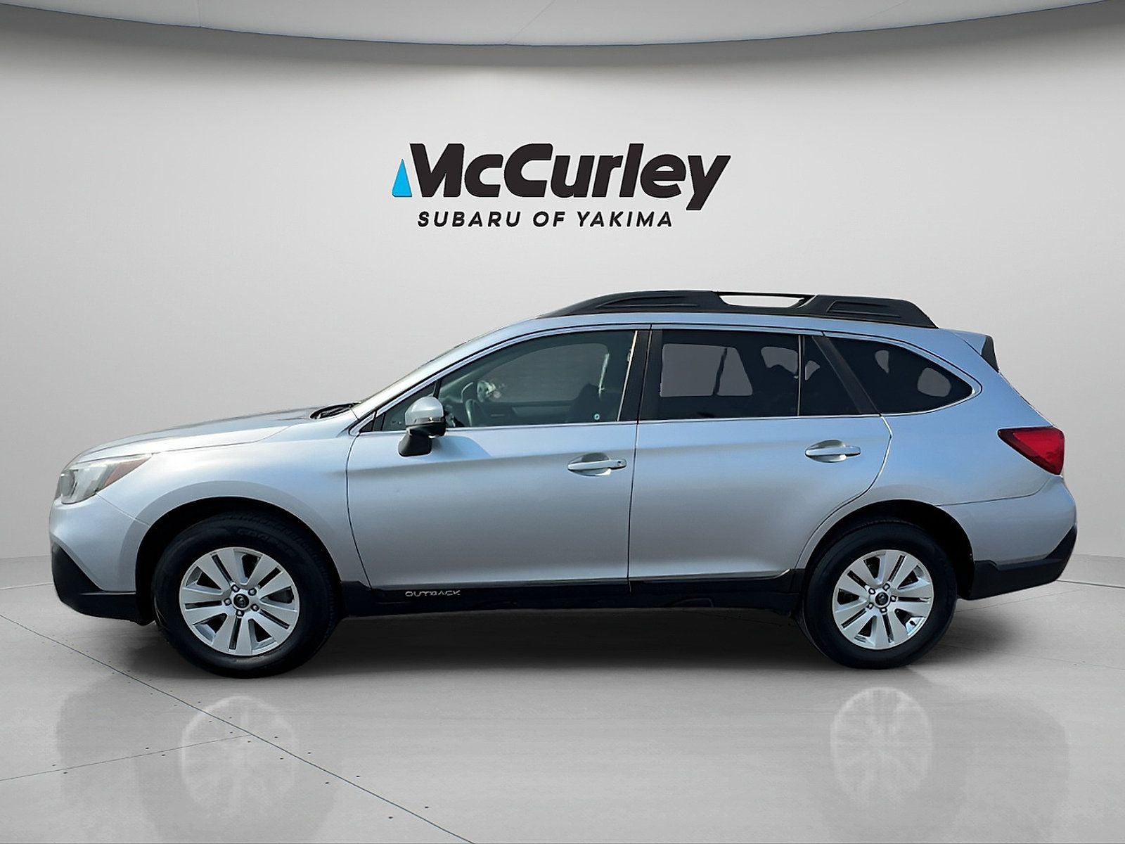 Used 2018 Subaru Outback 2.5i Premium AWD/4WD image 3