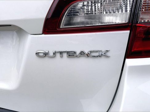 Used 2018 Subaru Outback 2.5i Premium image 27