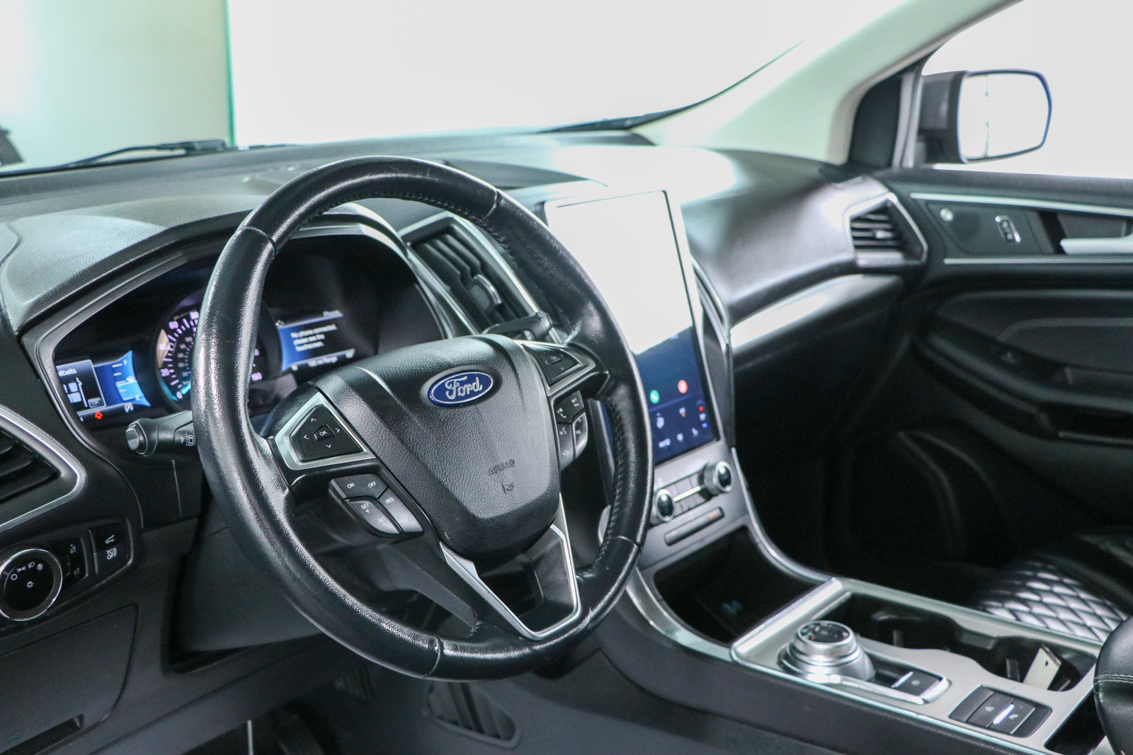 Used 2023 Ford Edge Titanium AWD/4WD image 22