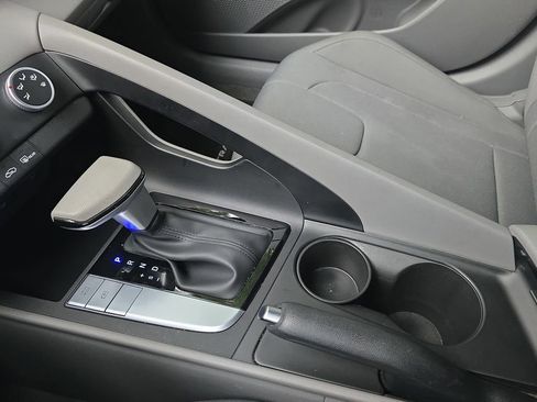 Certified 2024 Hyundai Elantra SE FWD image 23