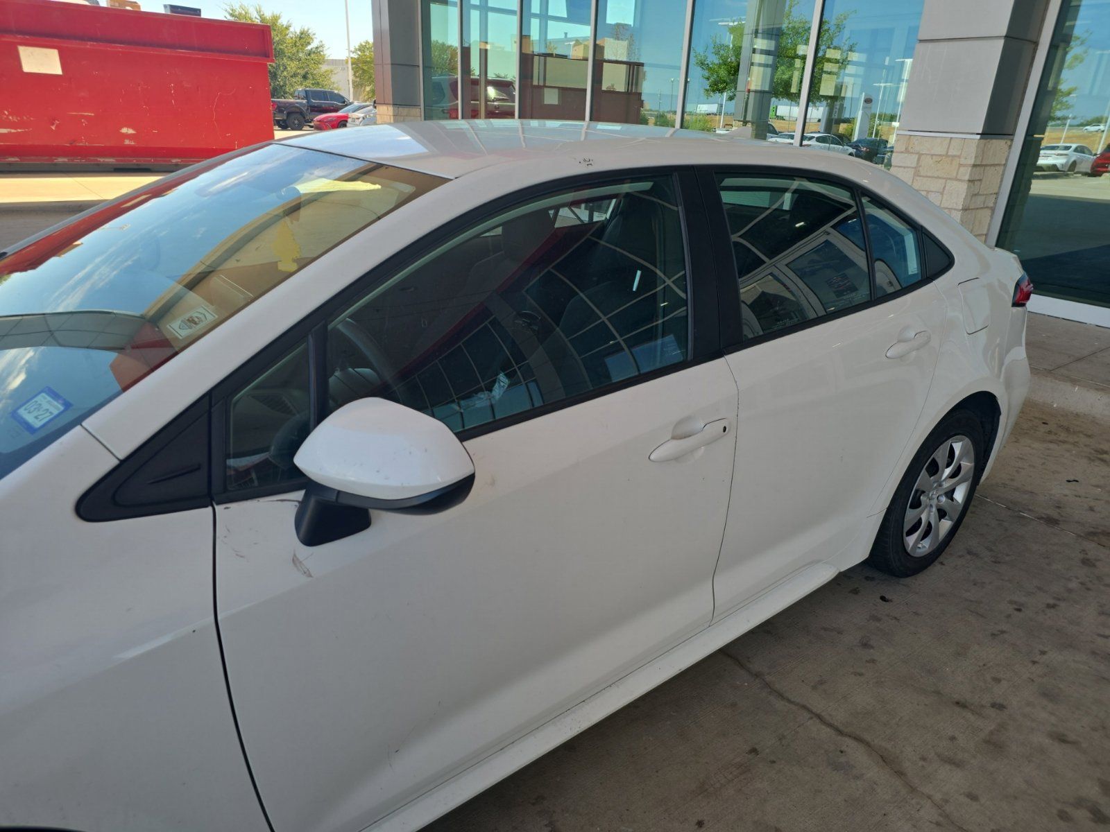 Used 2021 Toyota Corolla LE FWD image 3