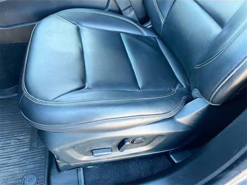 Used 2023 Ford Explorer XLT w/ Equipment Group 202A image 18