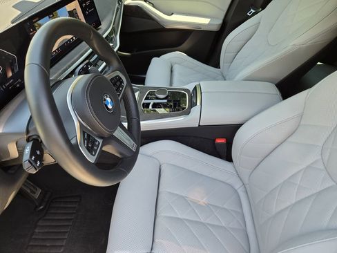 Used 2025 BMW X5 sDrive40i w/ M Sport Package RWD image 17