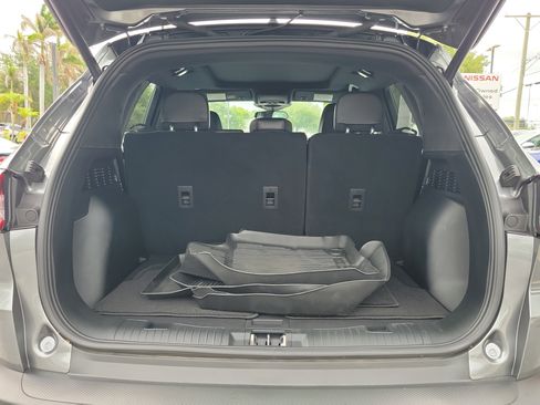 Used 2025 Ford Escape ST-Line w/ Tech Pack #1 AWD/4WD image 8
