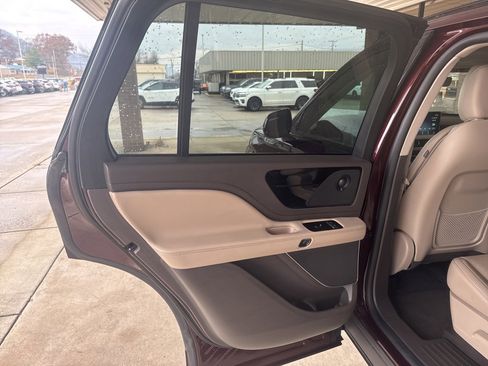 Used 2022 Lincoln Aviator Reserve w/ Equipment Group 201A image 19