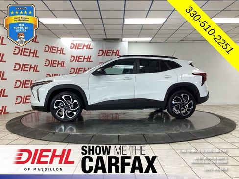 Used 2024 Chevrolet Trax RS w/ Sunroof Package FWD image 6