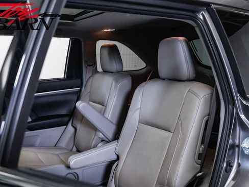 Used 2019 Toyota Highlander Limited Platinum AWD/4WD image 19