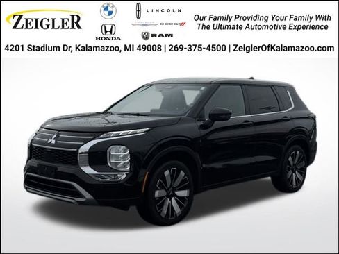 Used 2025 Mitsubishi Outlander Trail Edition image 1