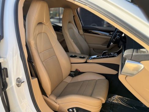 Used 2020 Porsche Panamera image 35