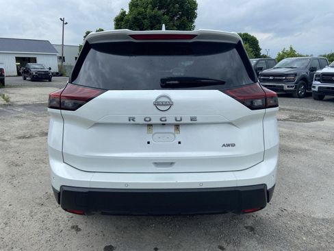 Used 2025 Nissan Rogue SV AWD/4WD image 9