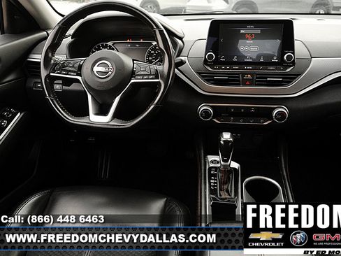 Used 2024 Nissan Altima 2.5 SR FWD image 13