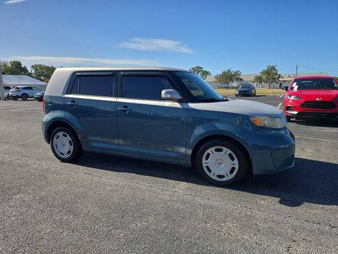 Used 2010 Scion xB image 2