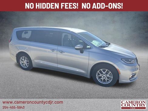 Used 2023 Chrysler Pacifica Touring-L FWD image 8