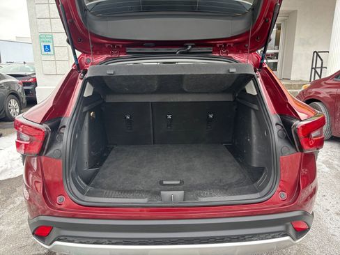 Used 2025 Chevrolet Trax LT w/ LT Convenience Package image 27