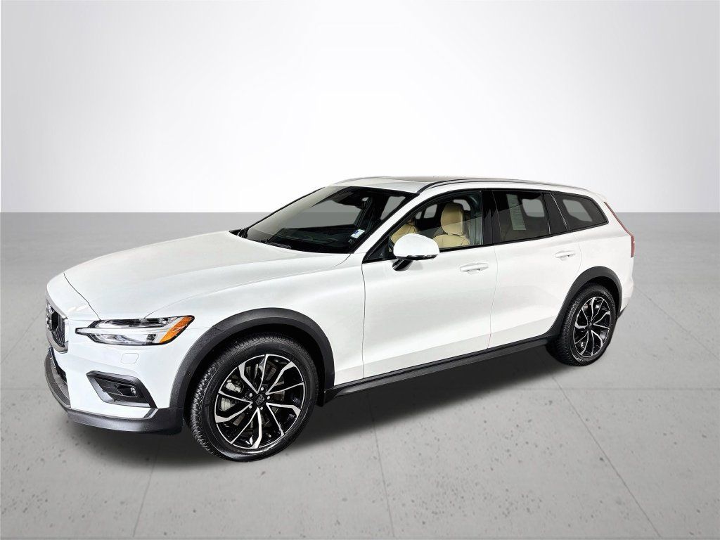 Used 2020 Volvo V60 T5 Cross Country AWD/4WD image 2