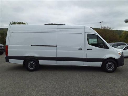Used 2024 Mercedes-Benz Sprinter 2500 image 3