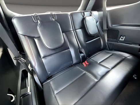 Used 2025 Ford Explorer ST-Line w/ ST-Line Street Pack AWD/4WD image 30