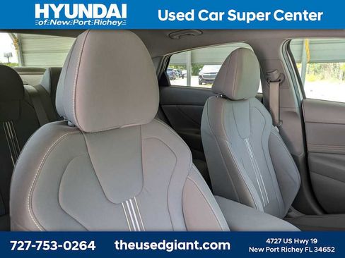 Used 2023 Hyundai Elantra SEL w/ Convenience Package image 6