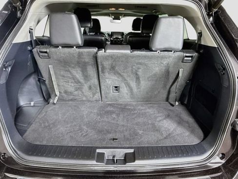 Certified 2021 Toyota Highlander XLE FWD image 29