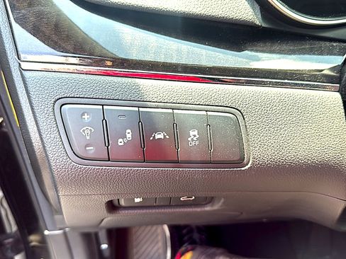 Used 2015 Kia Cadenza Limited FWD image 9