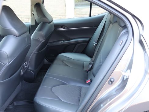 Used 2022 Toyota Camry XLE FWD image 15