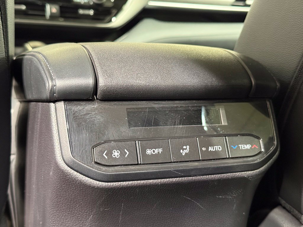 Used 2025 Toyota Highlander XLE AWD/4WD image 22