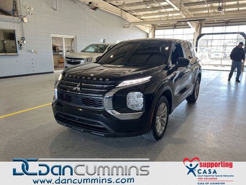 Used 2022 Mitsubishi Outlander ES image 1