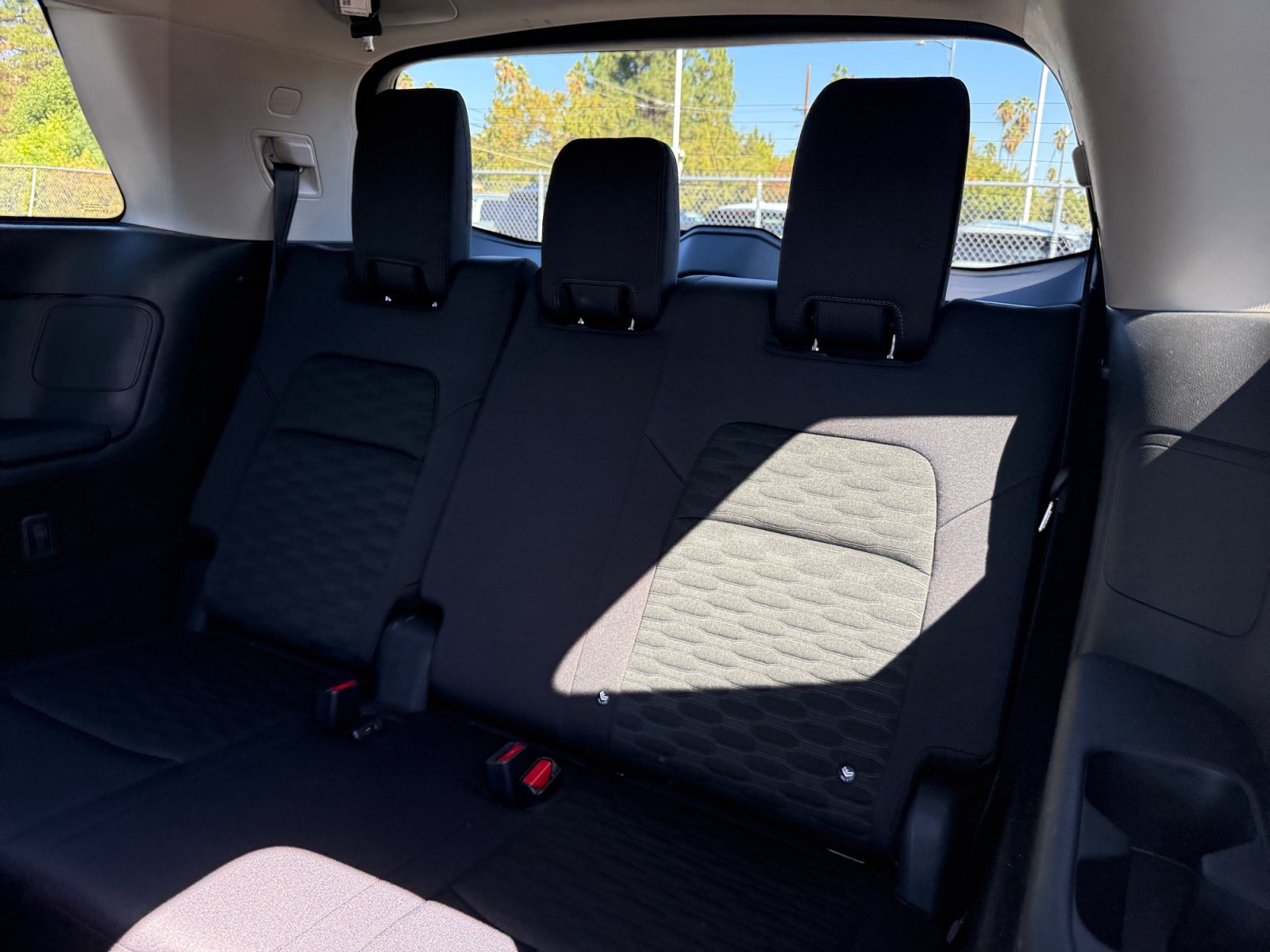 Used 2025 Nissan Pathfinder SV FWD image 21