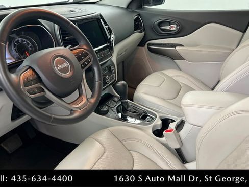 Used 2019 Jeep Cherokee Limited w/ Luxury Group AWD/4WD image 15