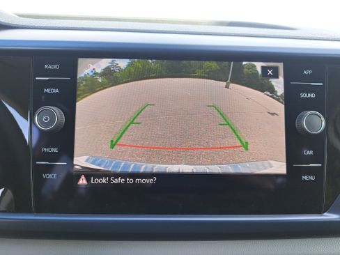 Used 2023 Volkswagen Taos SE w/ Panoramic Sunroof Package FWD image 22