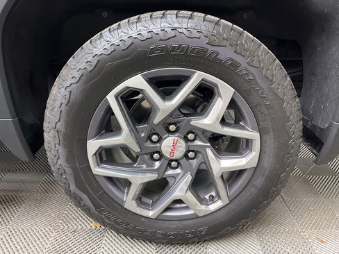 Used 2025 GMC Sierra 1500 SLT w/ SLT Premium Plus Package image 30