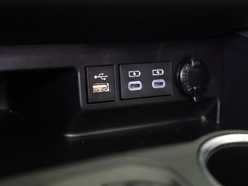 Used 2024 Toyota Highlander XLE image 19