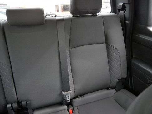 Certified 2025 Toyota Tacoma SR5 AWD/4WD image 15