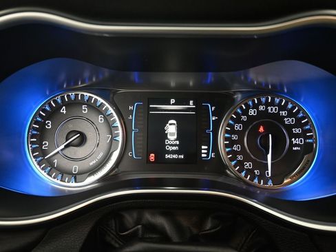 Used 2016 Chrysler 200 Limited image 12