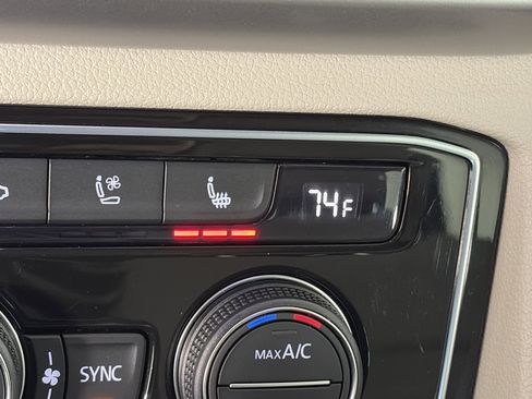 Used 2023 Volkswagen Atlas SEL Premium image 28